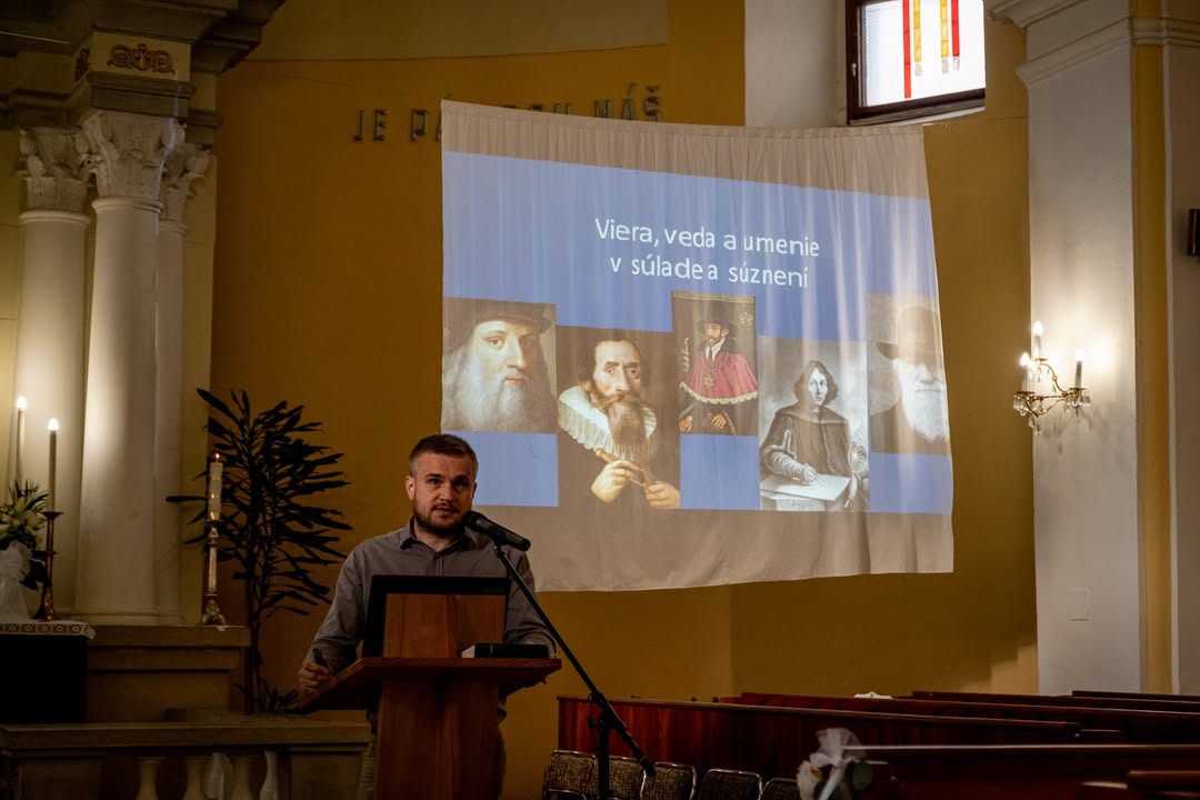 Vráťme sa ešte k podujatiu Noc kostolov, ktoré nám naplnilo piatkový večer atmosférou vedy, viery a umenia.