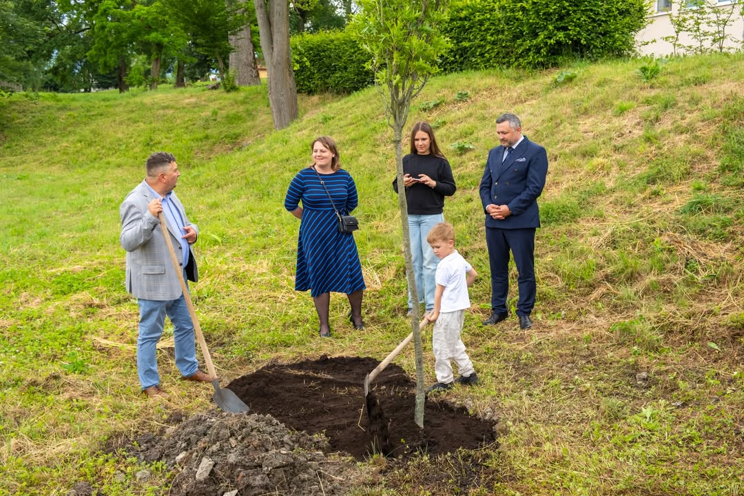„Ak niečo skutočne miluješ, niet priekopy dostatočne hlbokej, aby ťa od toho oddelila.“ „Ak niečo skutočne miluješ, niet priekopy dostatočne hlbokej, aby ťa od toho oddelila.“