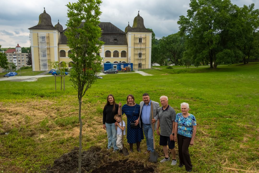 „Ak niečo skutočne miluješ, niet priekopy dostatočne hlbokej, aby ťa od toho oddelila.“ „Ak niečo skutočne miluješ, niet priekopy dostatočne hlbokej, aby ťa od toho oddelila.“