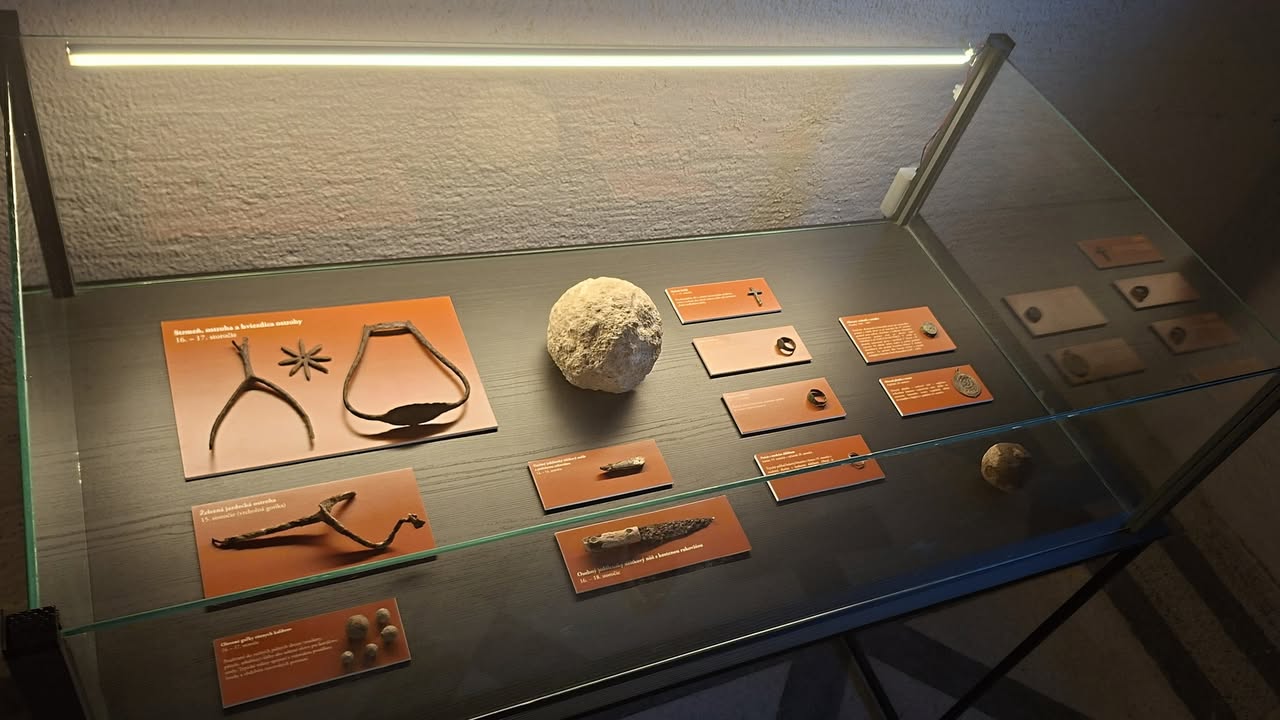 ČIČVA: DEJINY HRADU A PODHRADIA