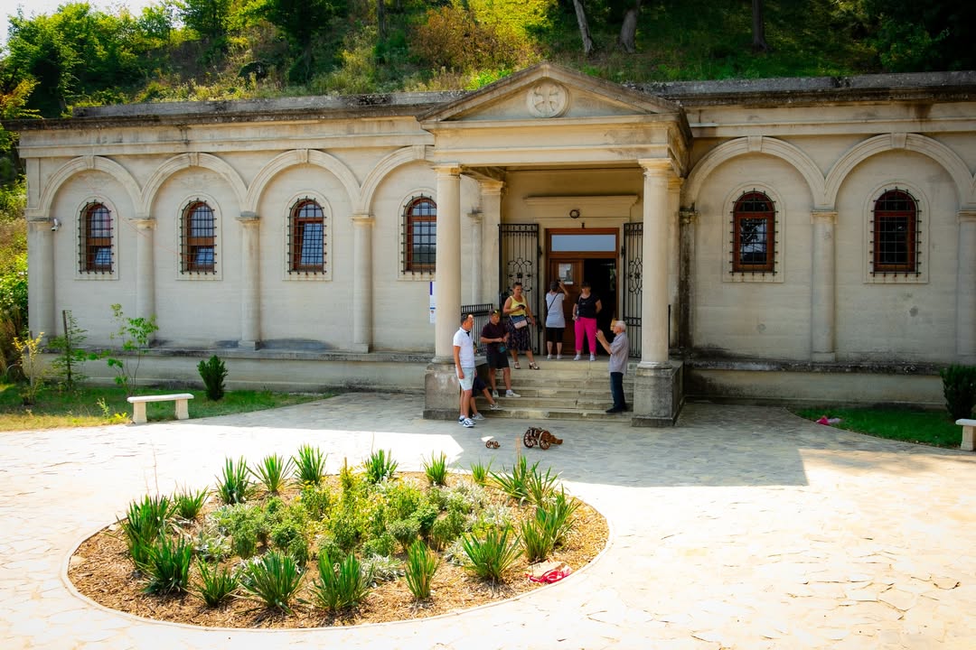 ČIČVA: DEJINY HRADU A PODHRADIA